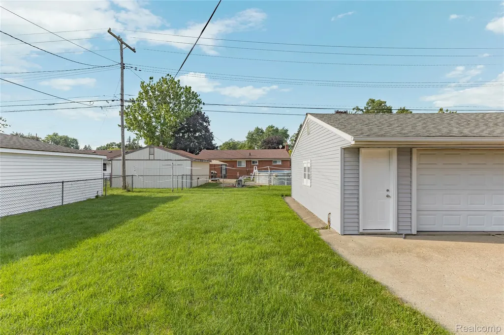 5201 Arden Avenue Warren City MI 48092
