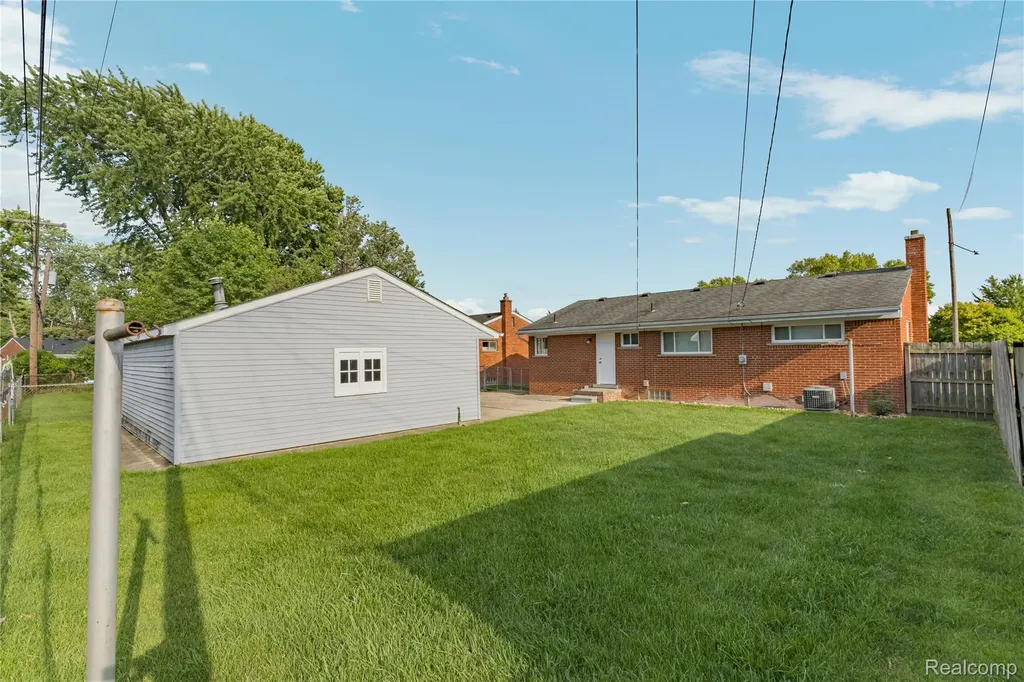 5201 Arden Avenue Warren City MI 48092