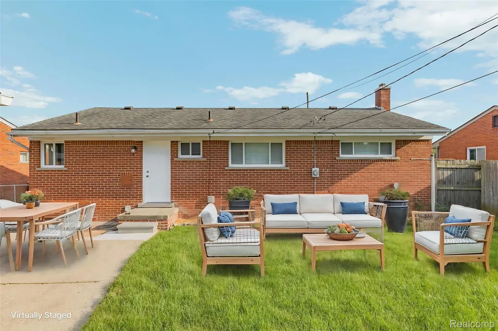 5201 Arden Avenue Warren City MI 48092
