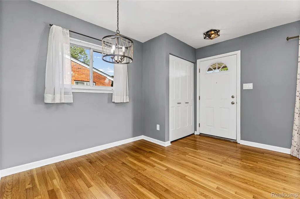 5201 Arden Avenue Warren City MI 48092