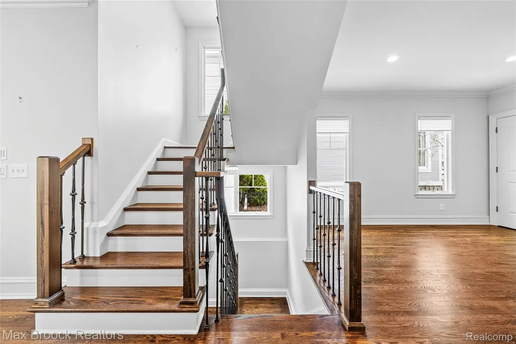 570 Pierce Street Birmingham City MI 48009