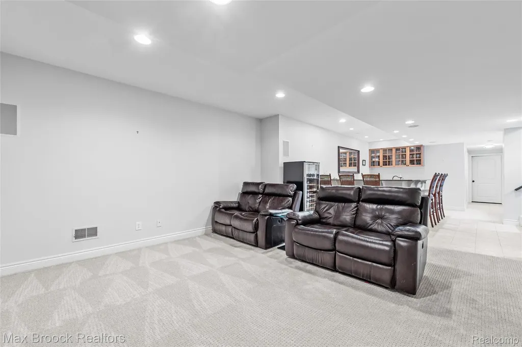 570 Pierce Street Birmingham City MI 48009