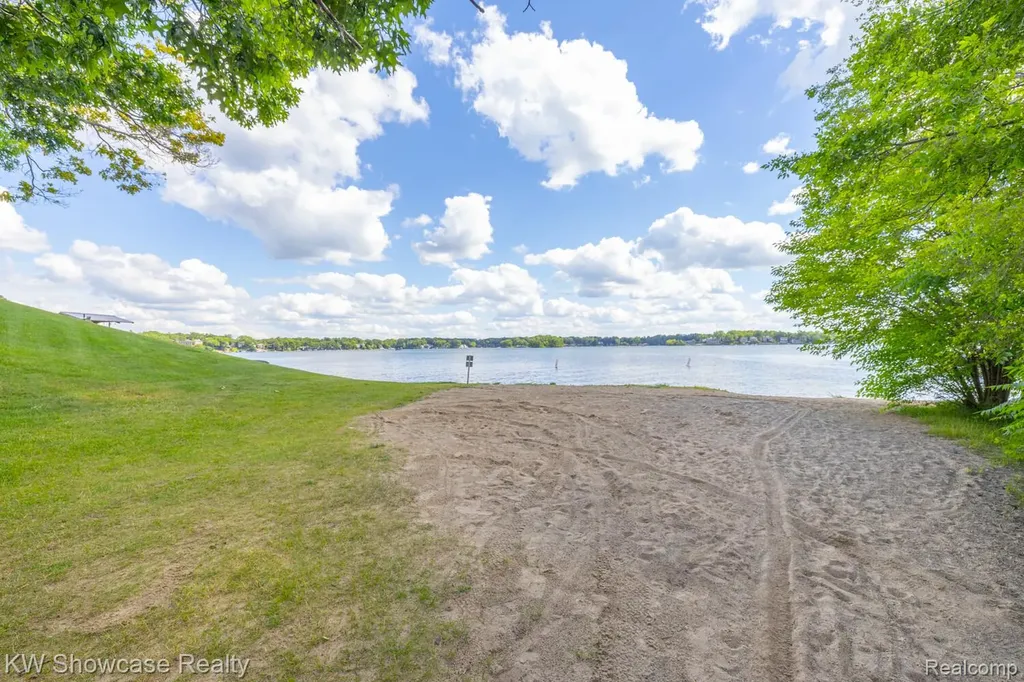 3412 W Clarice Avenue Highland Charter Township MI 48356