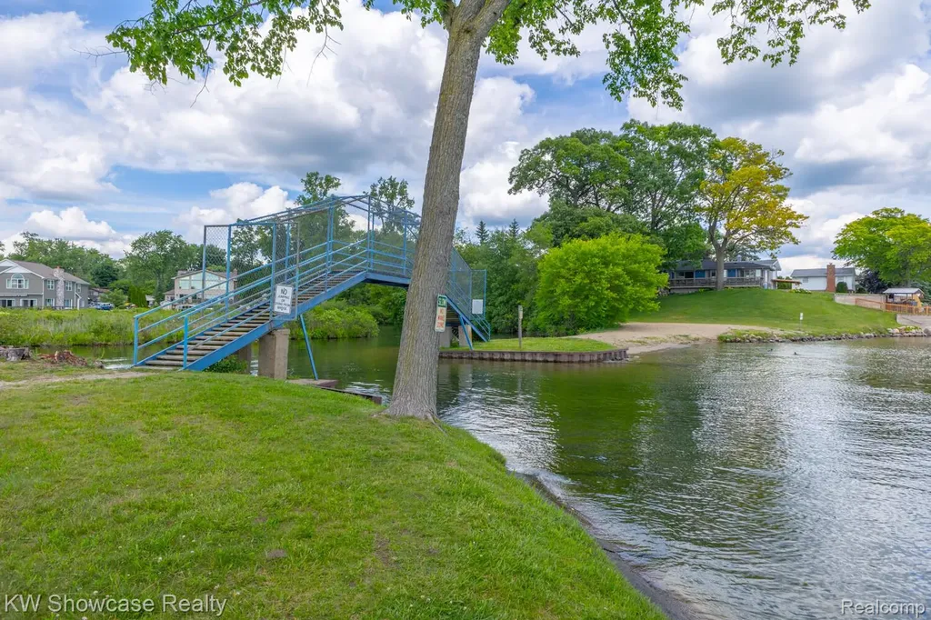 3412 W Clarice Avenue Highland Charter Township MI 48356