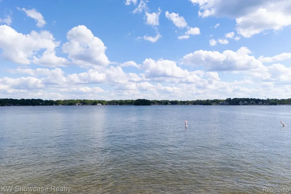 3412 W Clarice Avenue Highland Charter Township MI 48356
