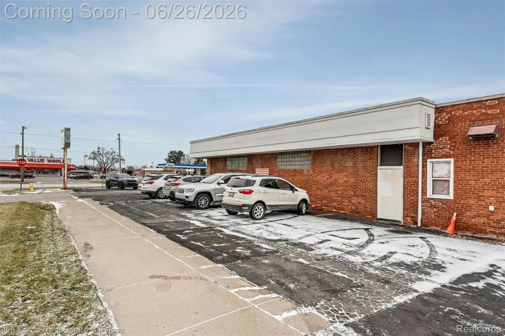 18703 E 10 Mile Road Roseville City MI 48066