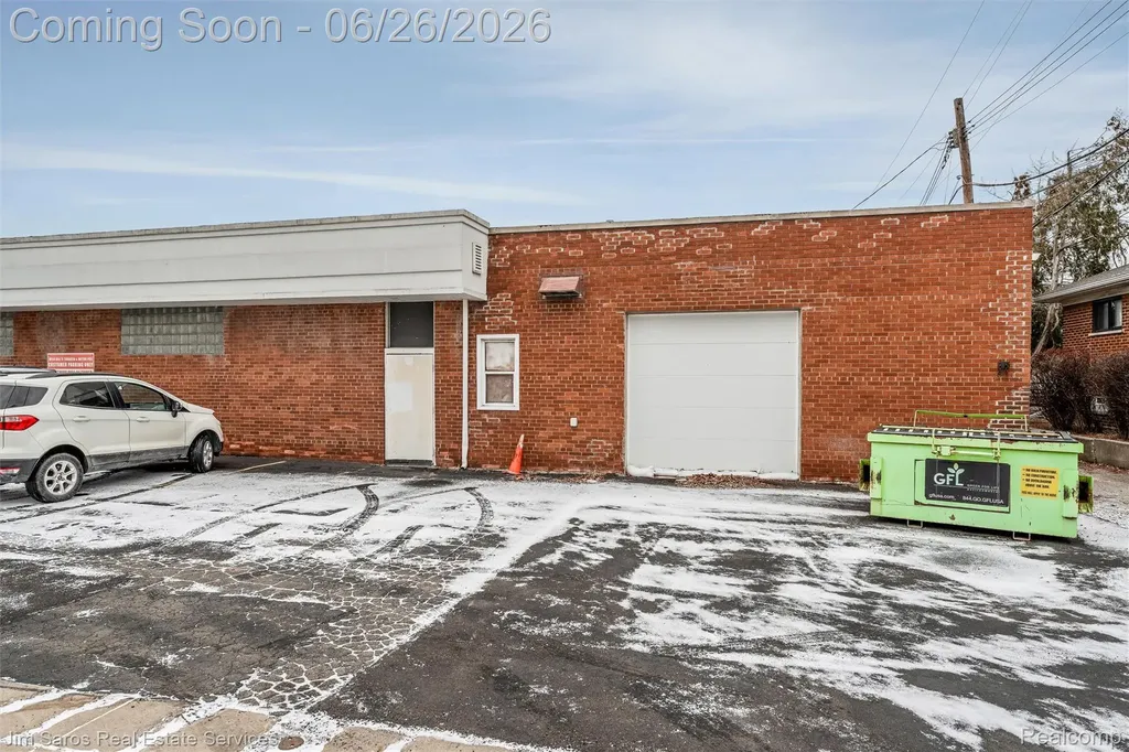 18703 E 10 Mile Road Roseville City MI 48066