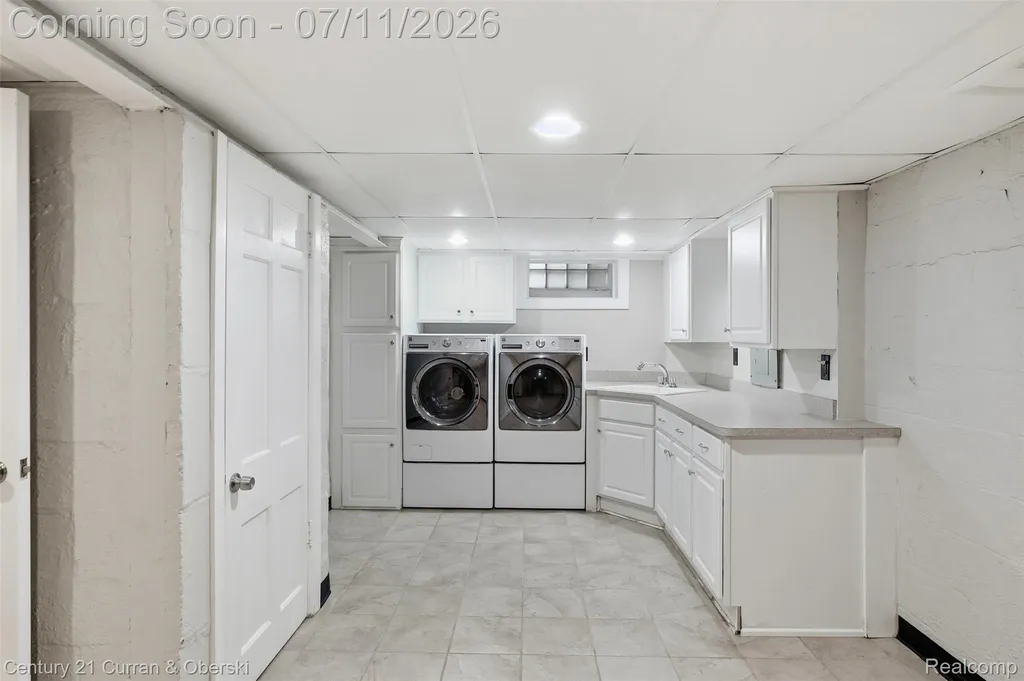 6354 Shenandoah Avenue Allen Park City MI 48101