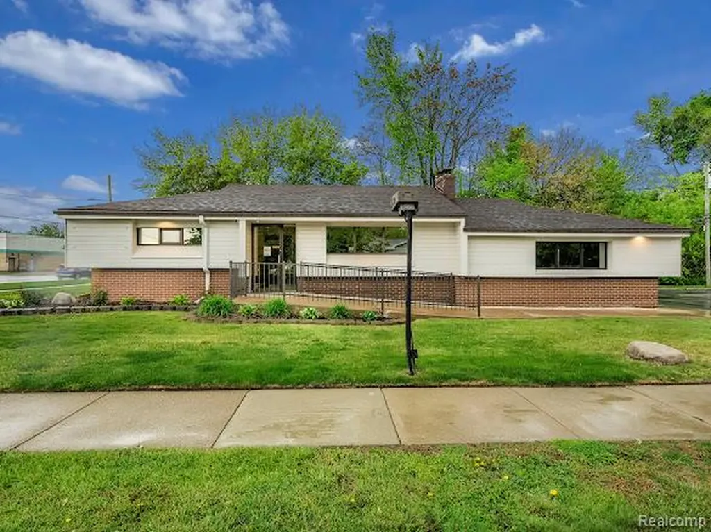10424 Pelham Road Taylor City MI 48180