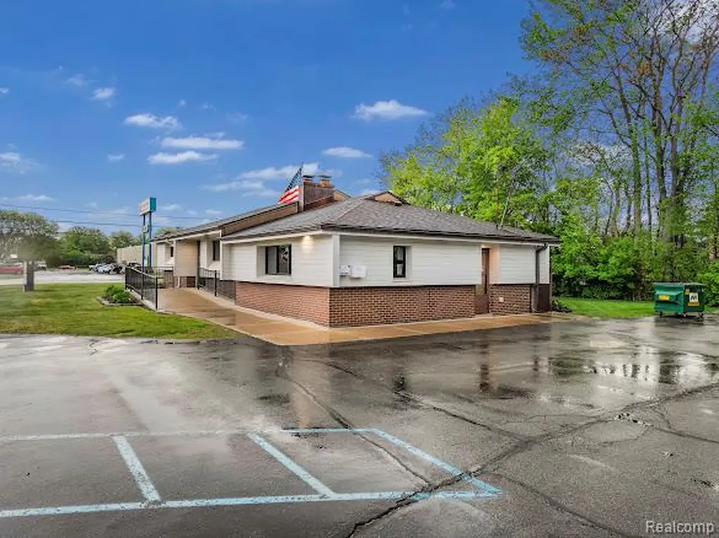 10424 Pelham Road Taylor City MI 48180