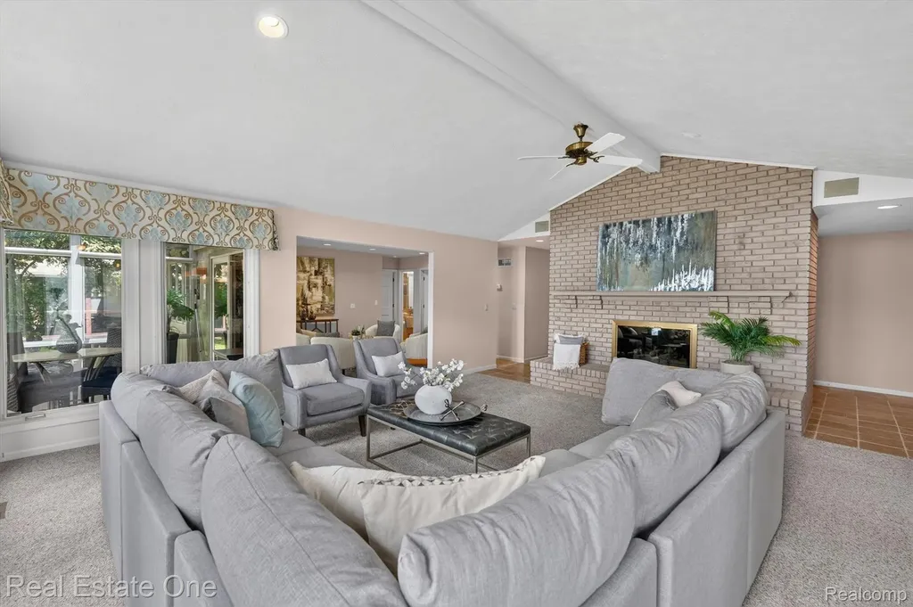 5161 Ledgewood Drive Commerce Charter Township MI 48382