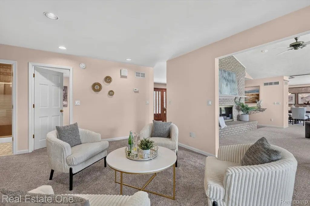 5161 Ledgewood Drive Commerce Charter Township MI 48382