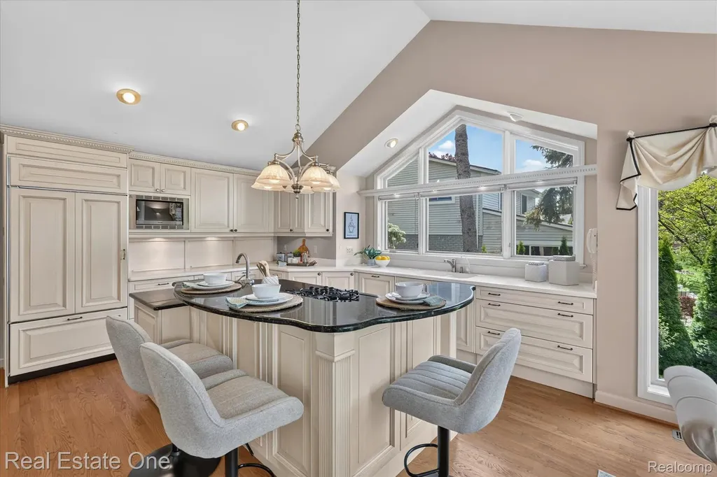 5161 Ledgewood Drive Commerce Charter Township MI 48382