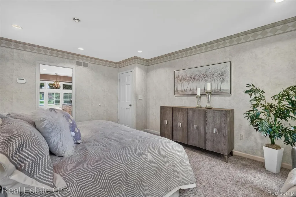 5161 Ledgewood Drive Commerce Charter Township MI 48382