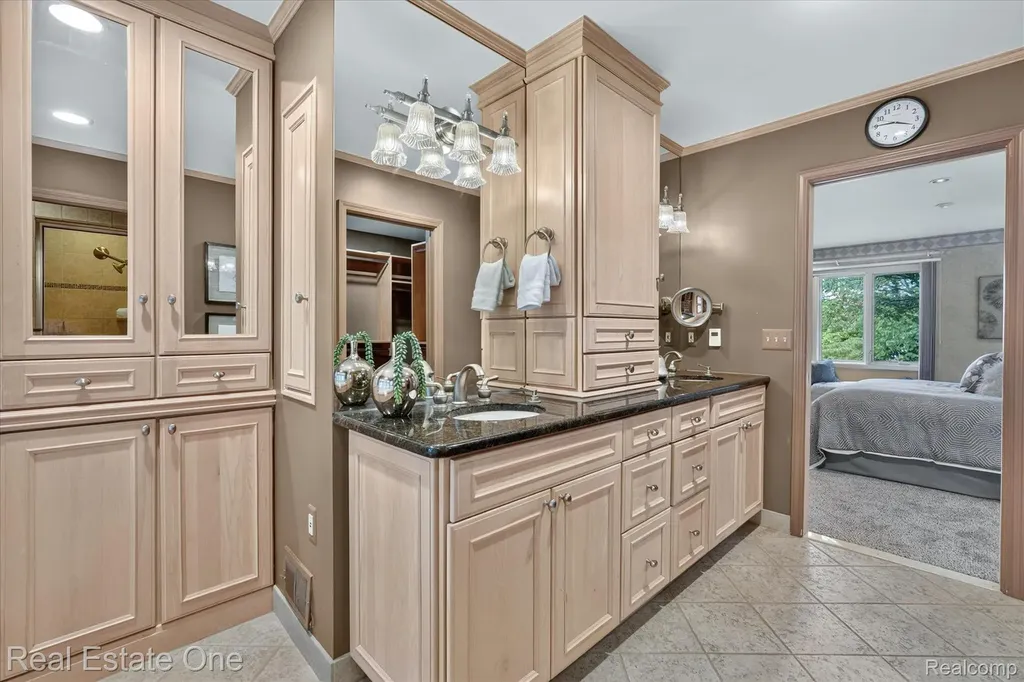 5161 Ledgewood Drive Commerce Charter Township MI 48382