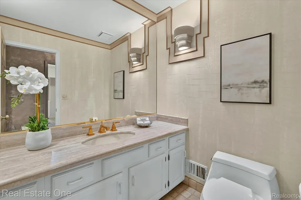 5161 Ledgewood Drive Commerce Charter Township MI 48382