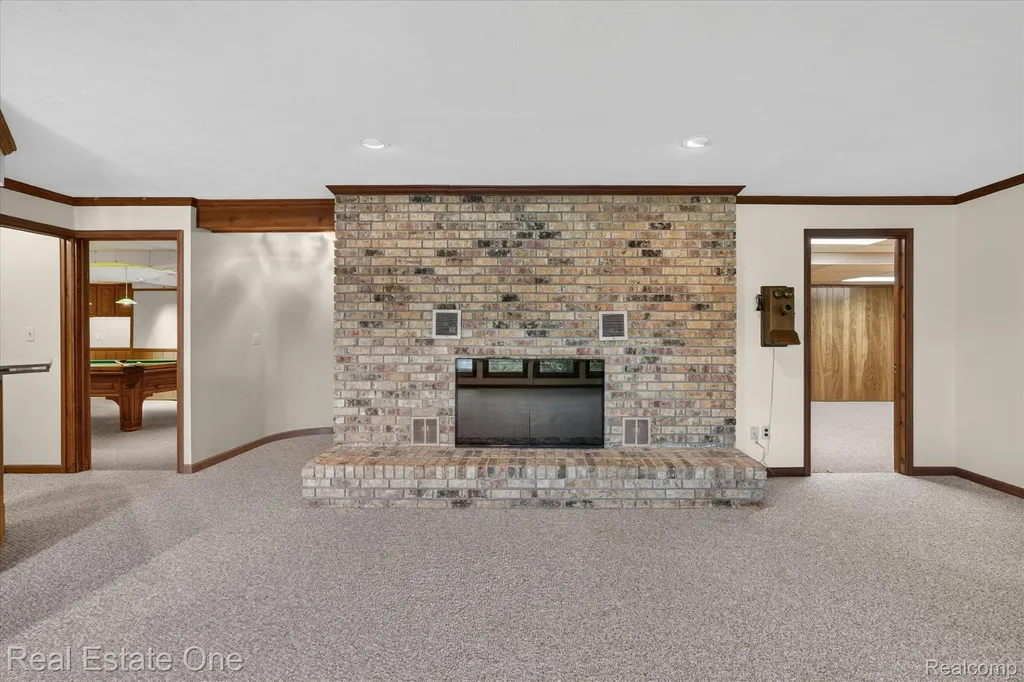 5161 Ledgewood Drive Commerce Charter Township MI 48382