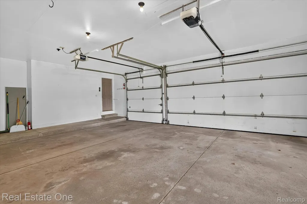 5161 Ledgewood Drive Commerce Charter Township MI 48382
