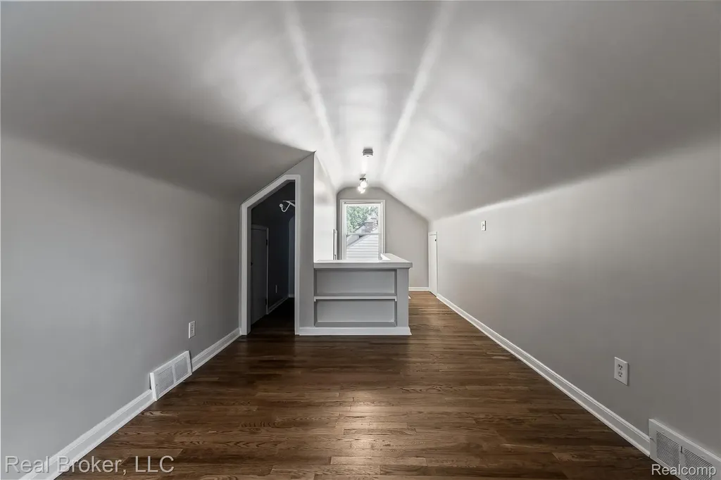1516 Hoffman Avenue Royal Oak City MI 48067
