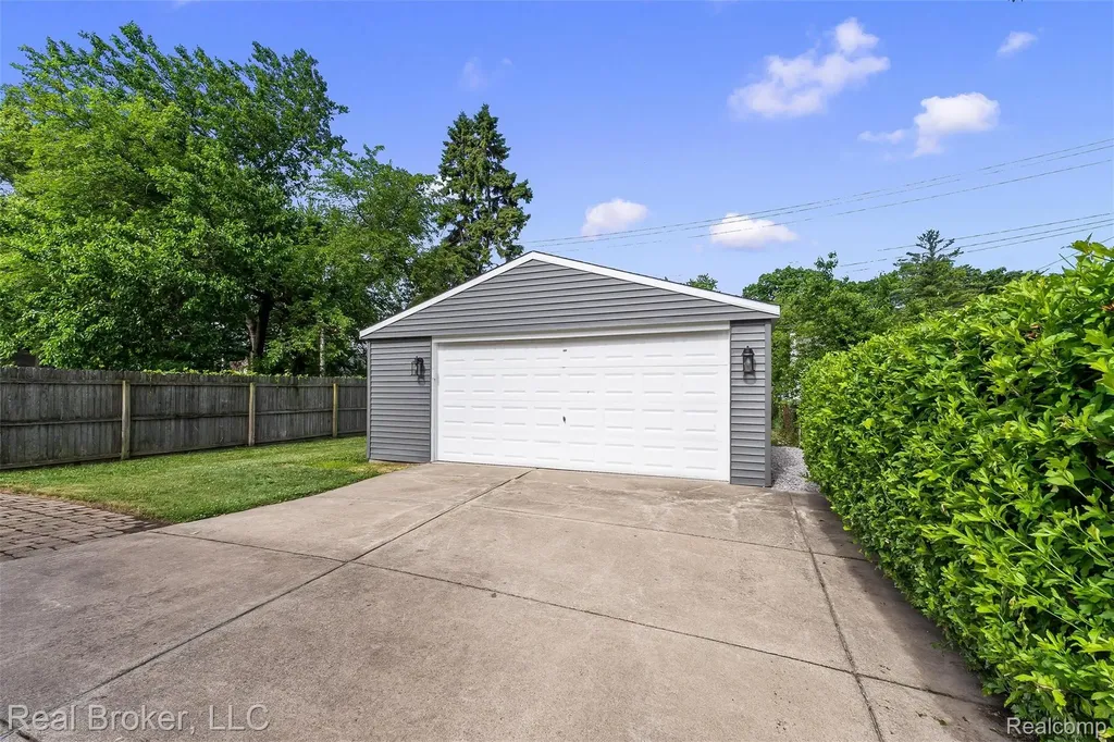 1516 Hoffman Avenue Royal Oak City MI 48067