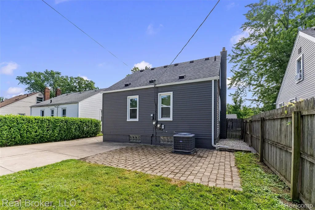 1516 Hoffman Avenue Royal Oak City MI 48067