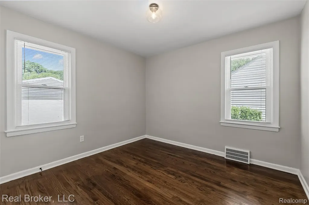 1516 Hoffman Avenue Royal Oak City MI 48067