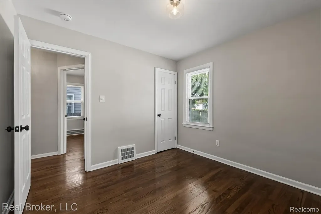 1516 Hoffman Avenue Royal Oak City MI 48067