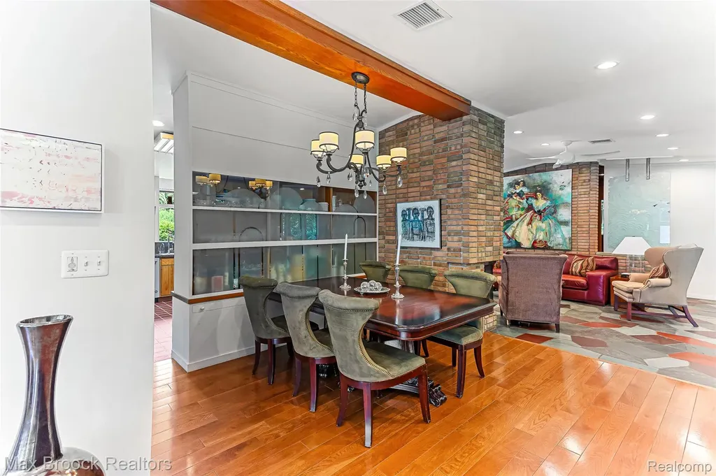 20 Martell Drive Bloomfield Charter Township MI 48304