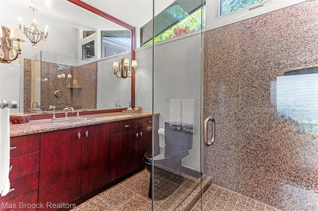 20 Martell Drive Bloomfield Charter Township MI 48304
