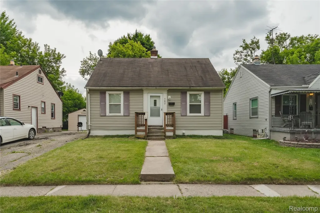 582 Lebaron Avenue Pontiac City MI 48340