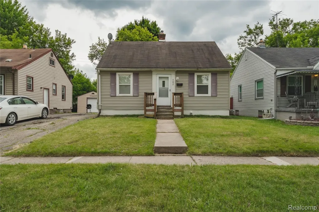 582 Lebaron Avenue Pontiac City MI 48340