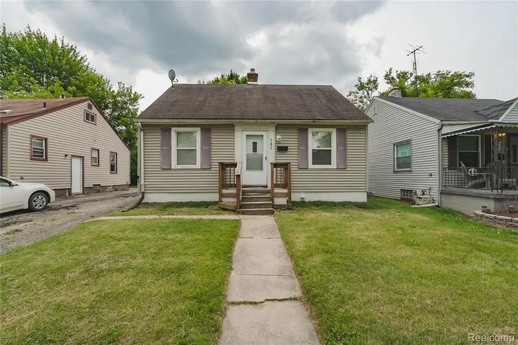 582 Lebaron Avenue Pontiac City MI 48340