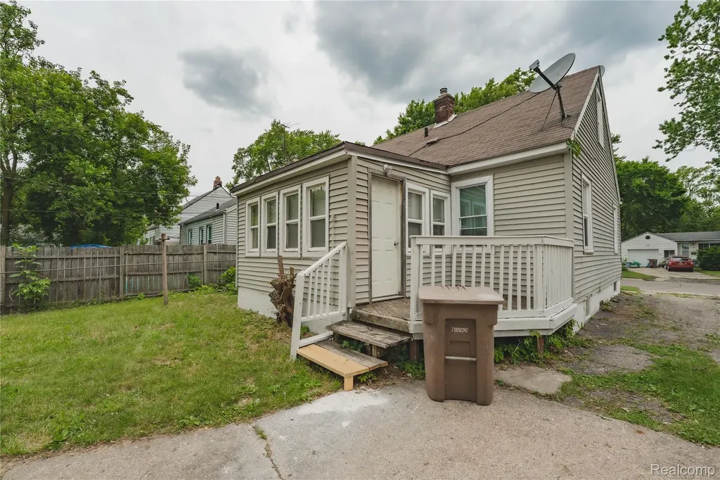 582 Lebaron Avenue Pontiac City MI 48340