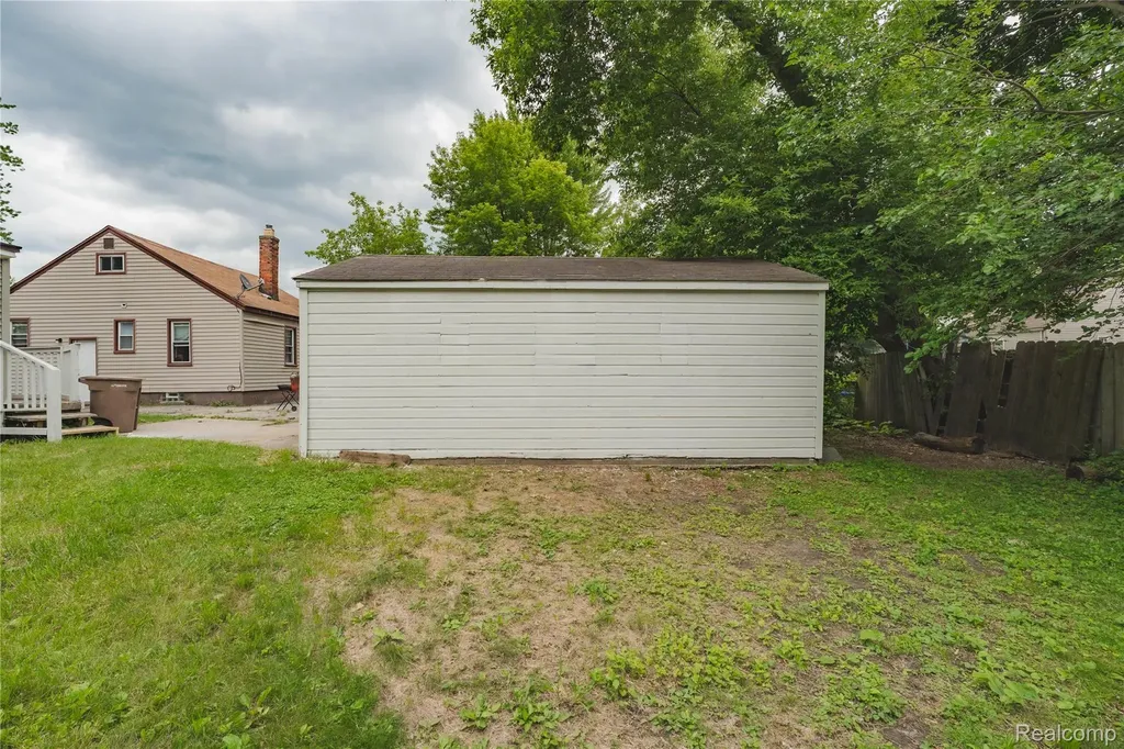 582 Lebaron Avenue Pontiac City MI 48340