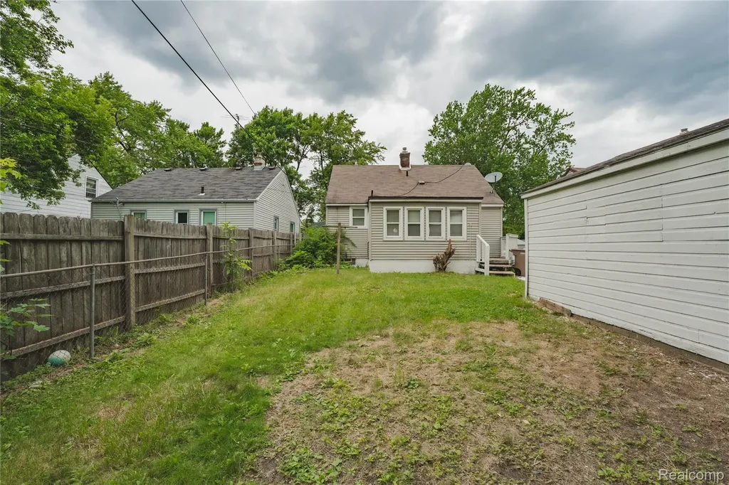 582 Lebaron Avenue Pontiac City MI 48340