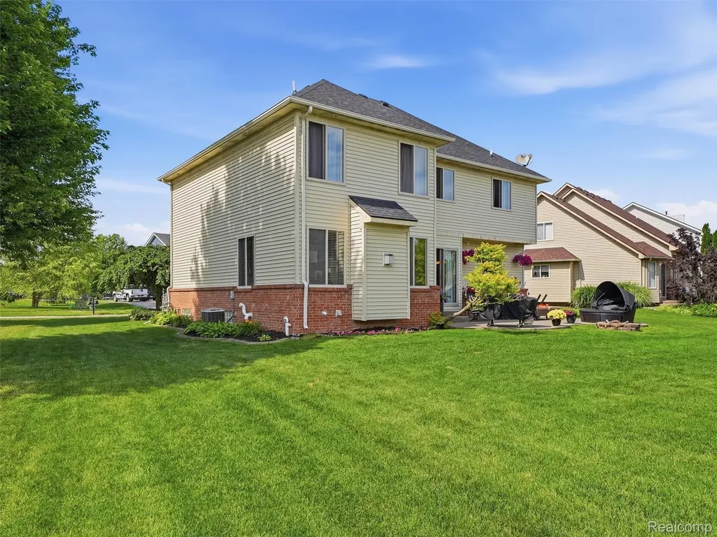 23621 Crescent Ridge Drive Huron Charter Township MI 48164