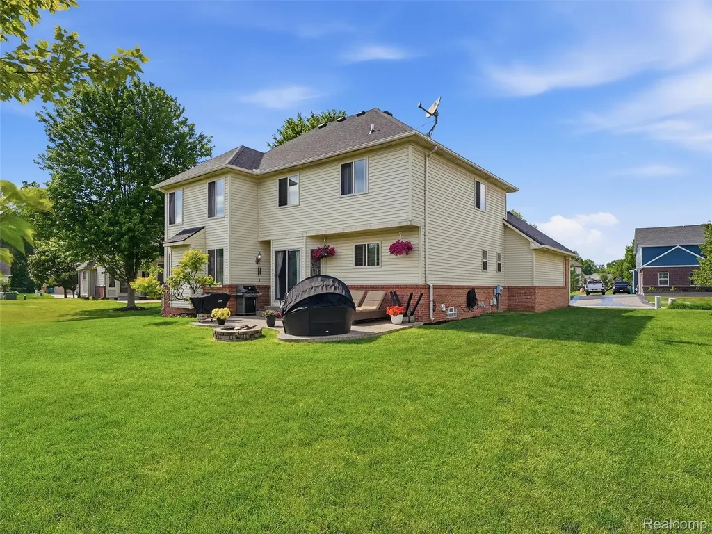 23621 Crescent Ridge Drive Huron Charter Township MI 48164