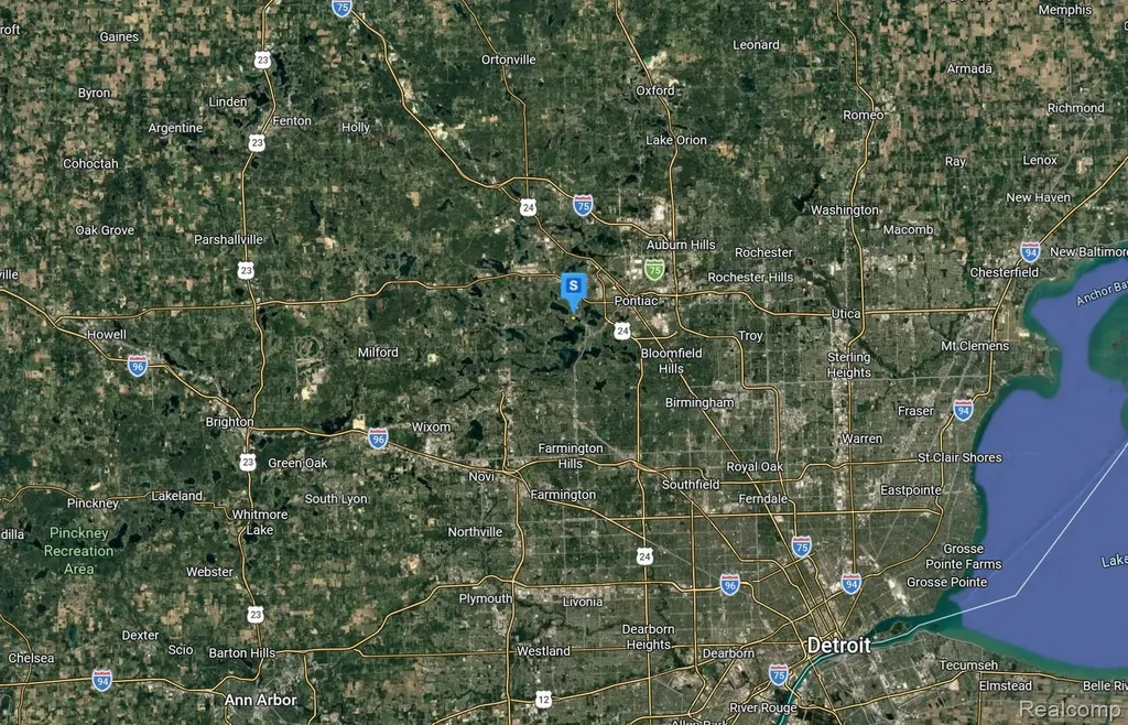 1150 Kirkwood Street Waterford Charter Township MI 48328
