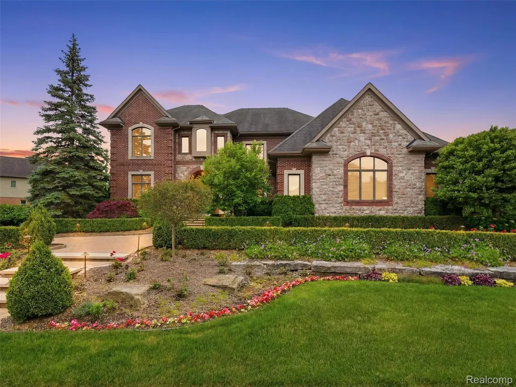 21081 Equestrian Trail Novi City MI 48167