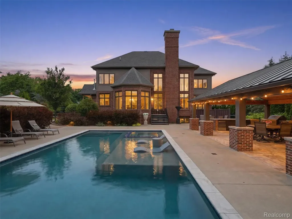 21081 Equestrian Trail Novi City MI 48167