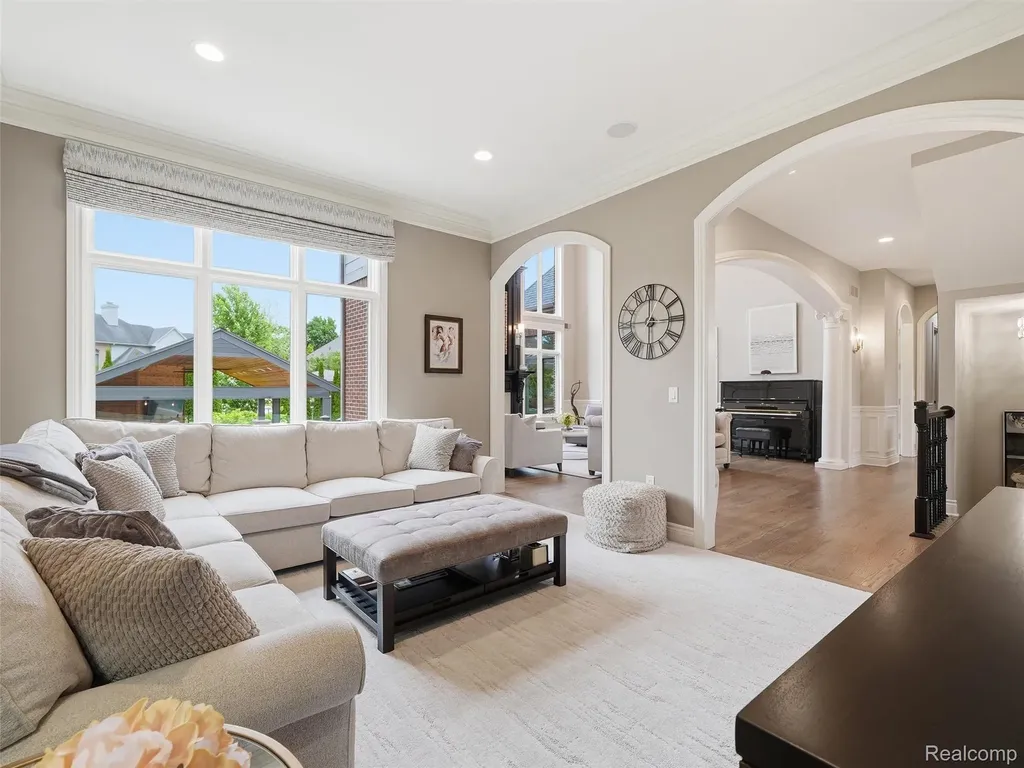 21081 Equestrian Trail Novi City MI 48167