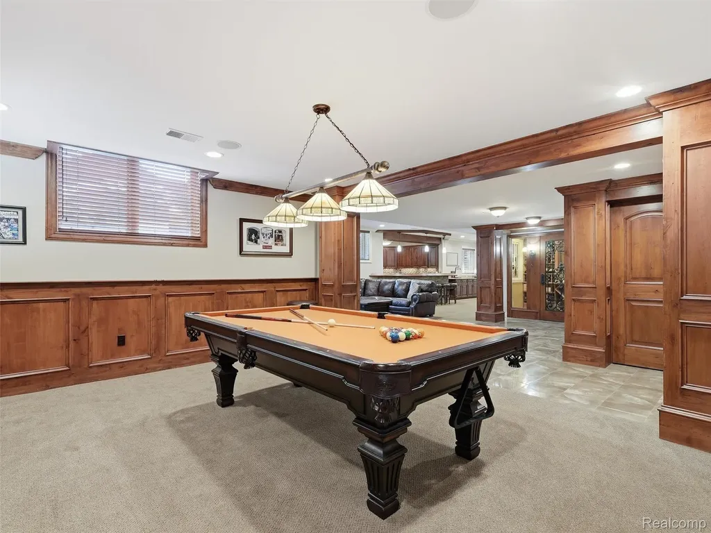 21081 Equestrian Trail Novi City MI 48167