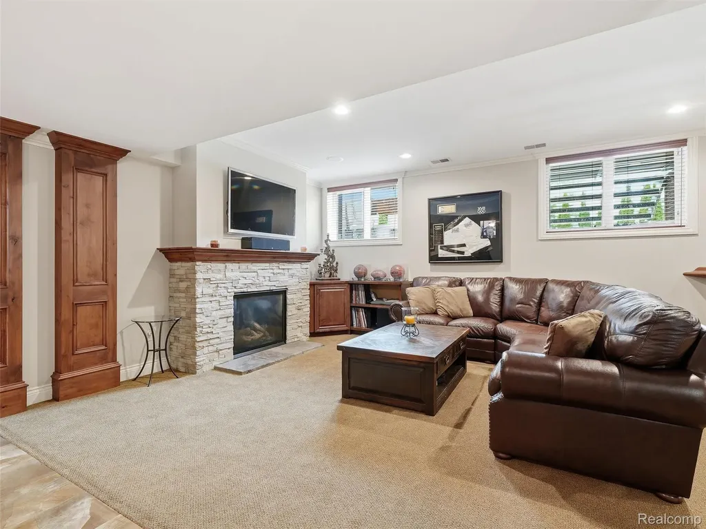 21081 Equestrian Trail Novi City MI 48167