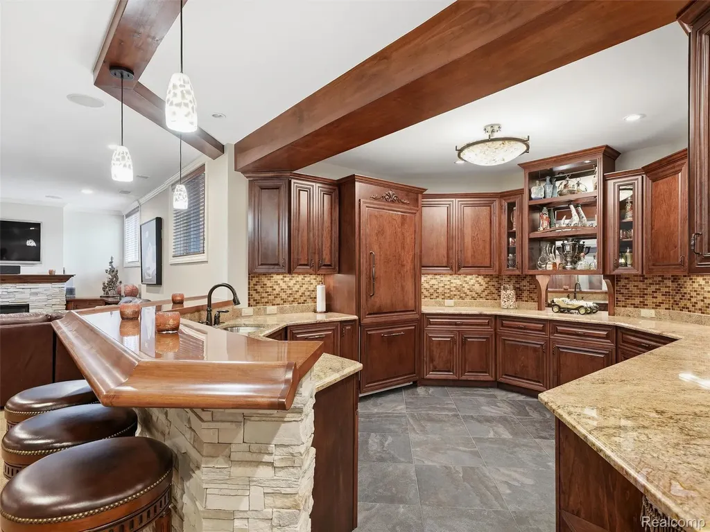 21081 Equestrian Trail Novi City MI 48167