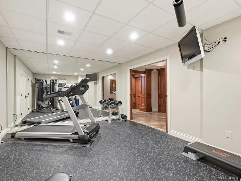 21081 Equestrian Trail Novi City MI 48167