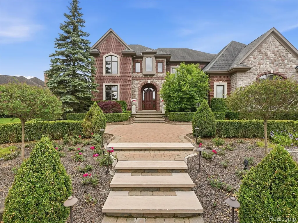 21081 Equestrian Trail Novi City MI 48167