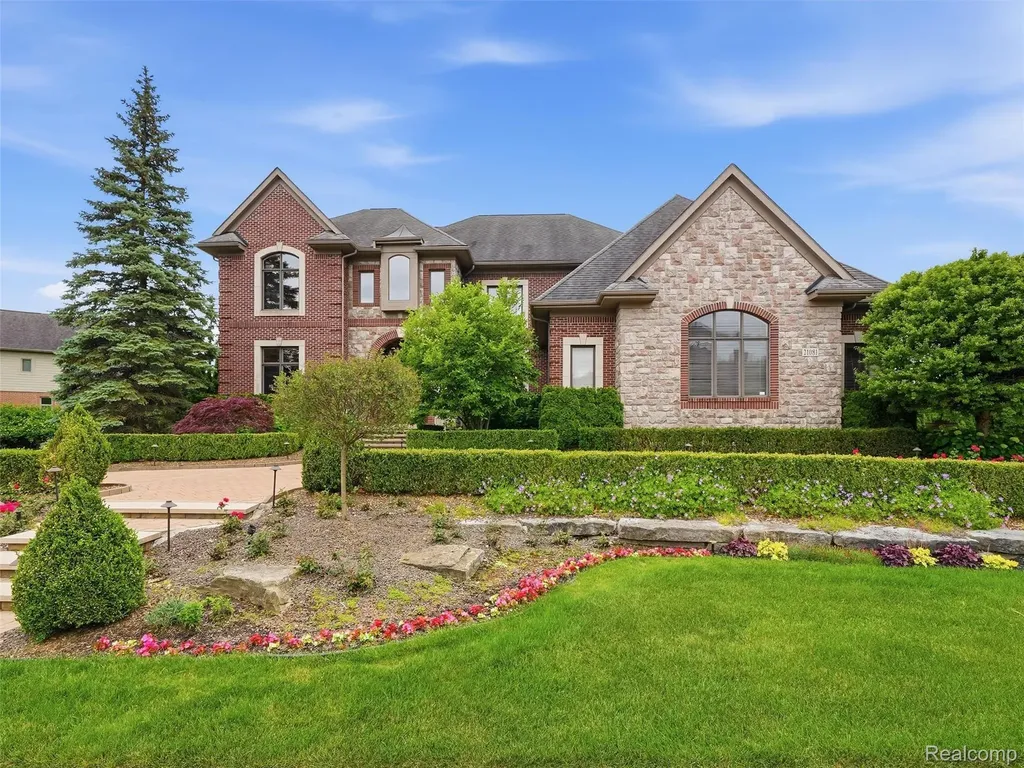 21081 Equestrian Trail Novi City MI 48167