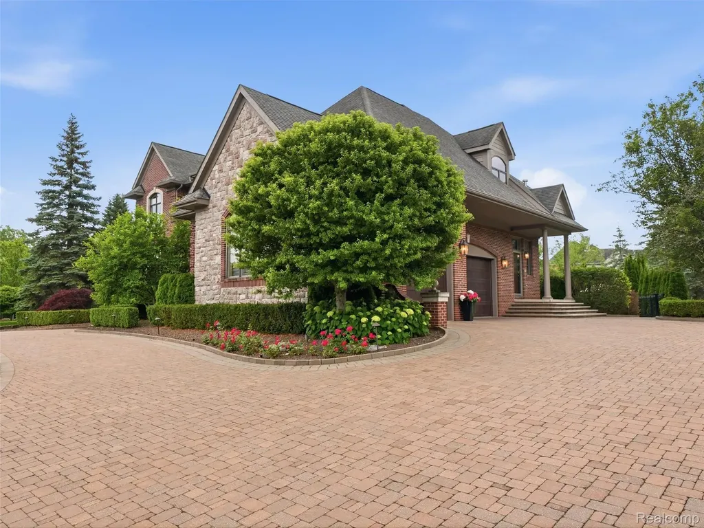 21081 Equestrian Trail Novi City MI 48167