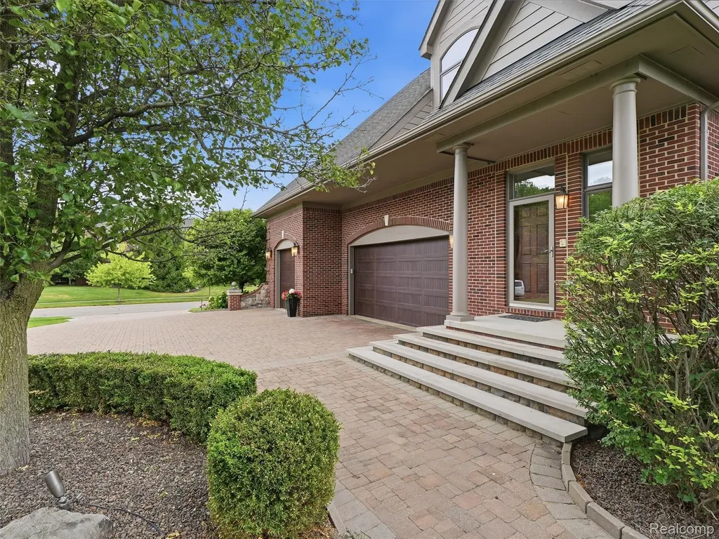 21081 Equestrian Trail Novi City MI 48167