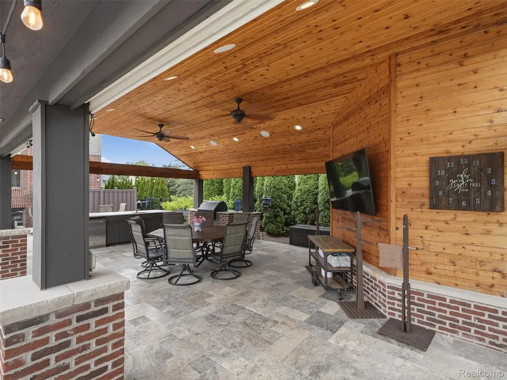 21081 Equestrian Trail Novi City MI 48167